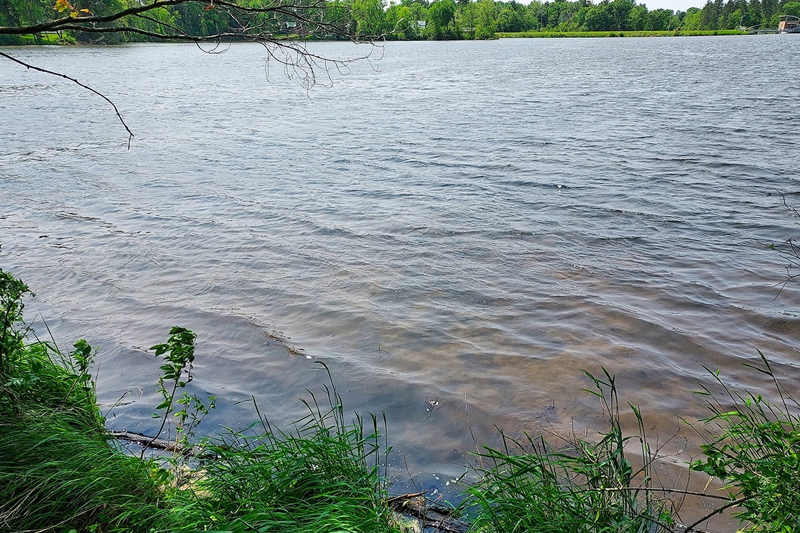 Lakefront Retreat!
