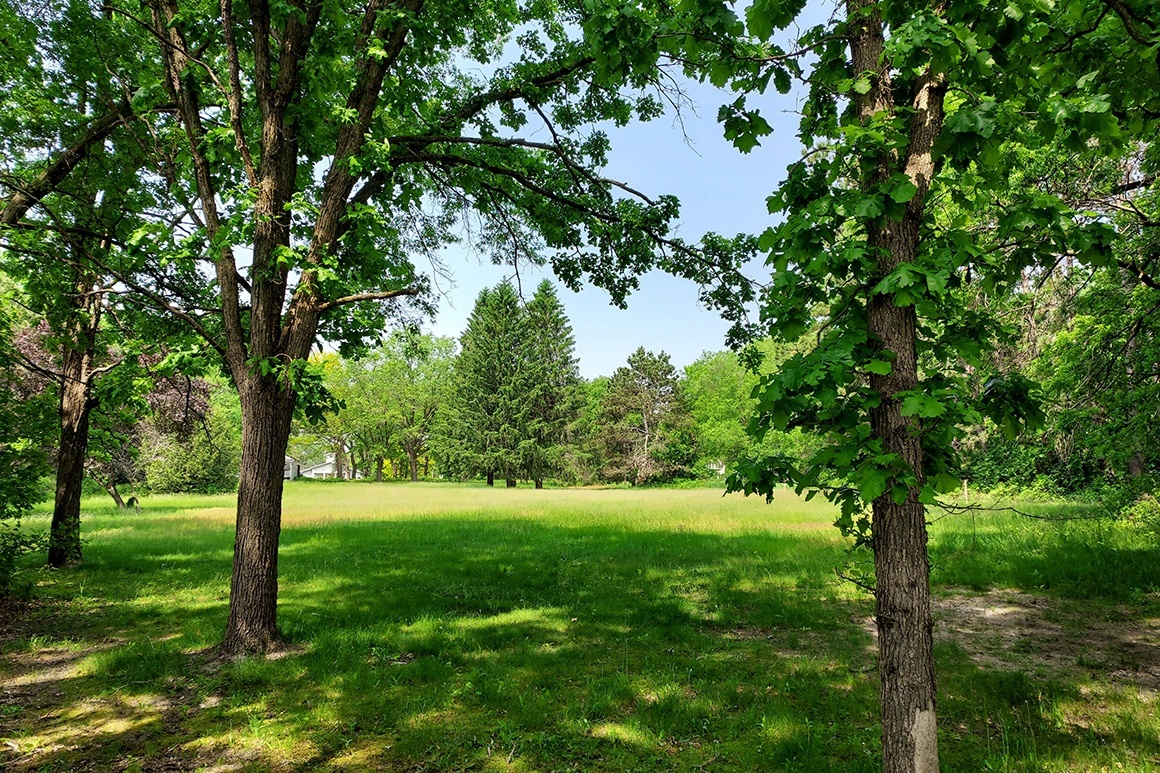 Southern WI Lakefront with Garage!