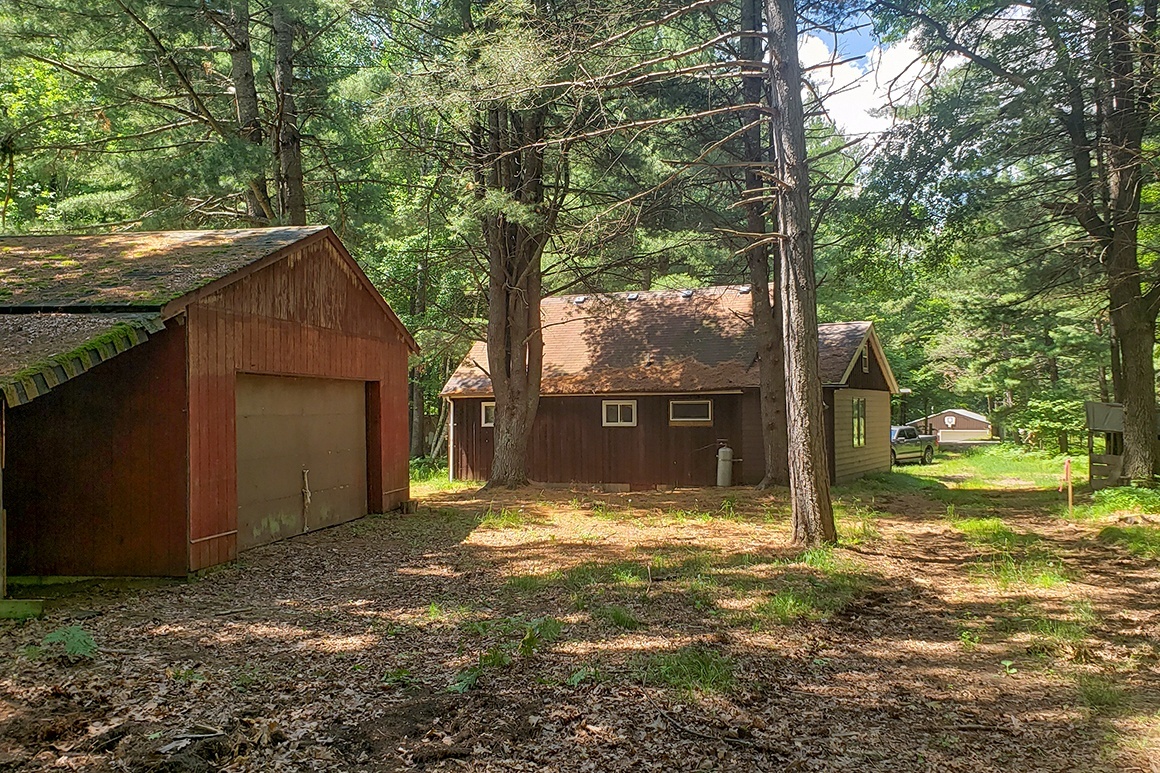 Cabin with Garage in Marinette County!