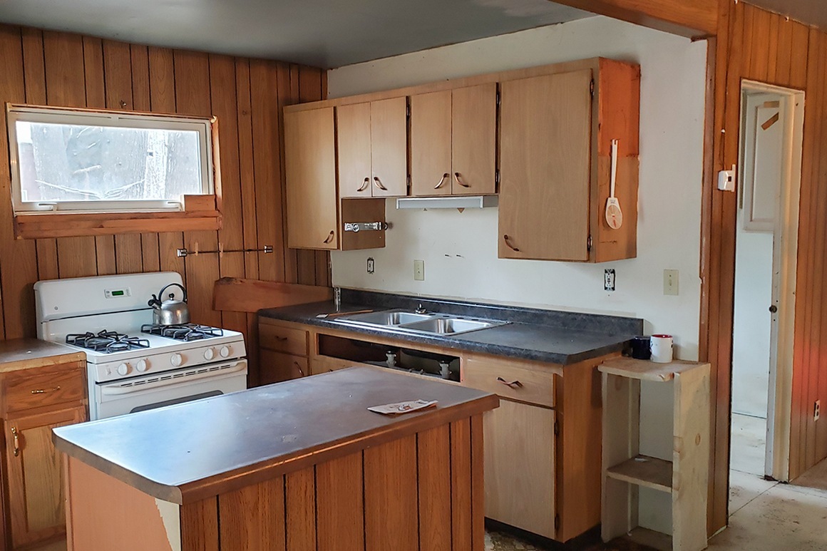 Cabin with Garage in Marinette County!