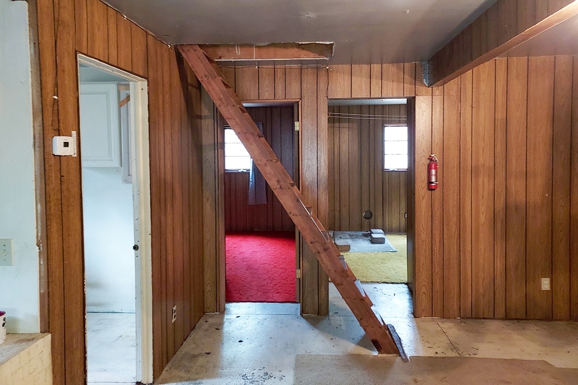 Cabin with Garage in Marinette County!