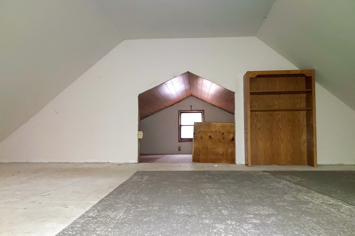 Cabin with Garage in Marinette County!
